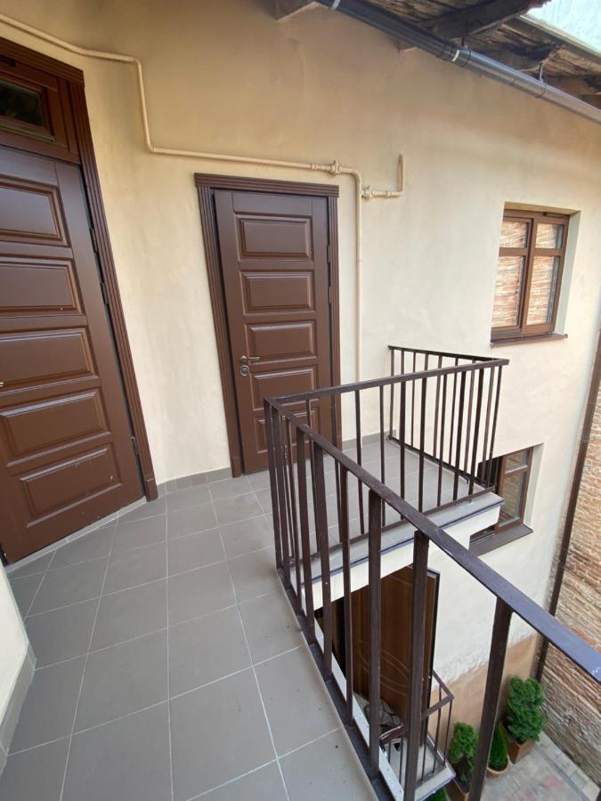 Yaroslav Osmomysl Square Apartments Lviv Exterior photo